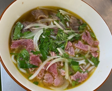 Bún bò tái