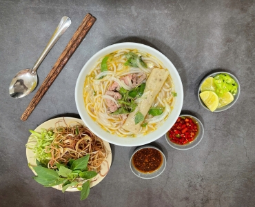 Bún bò chả tái