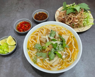 Bún bò gân chả 